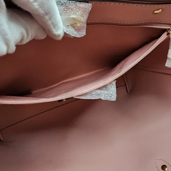 Authentic COACH Cameron Tote - Picture 14 of 16